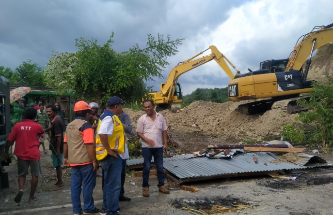 PT Jakon Kerahkan Dua Unit Excavator ke Lokasi Longsor Takari, Kabupaten Kupang