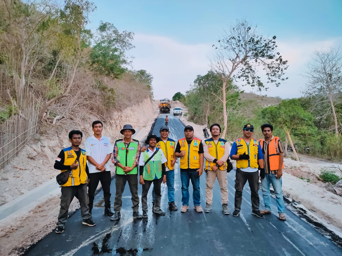 Realisasi Fisik Paket Inpres Jalan Daerah di Kabupaten Sumba Timur Sudah 40 Persen Lebih