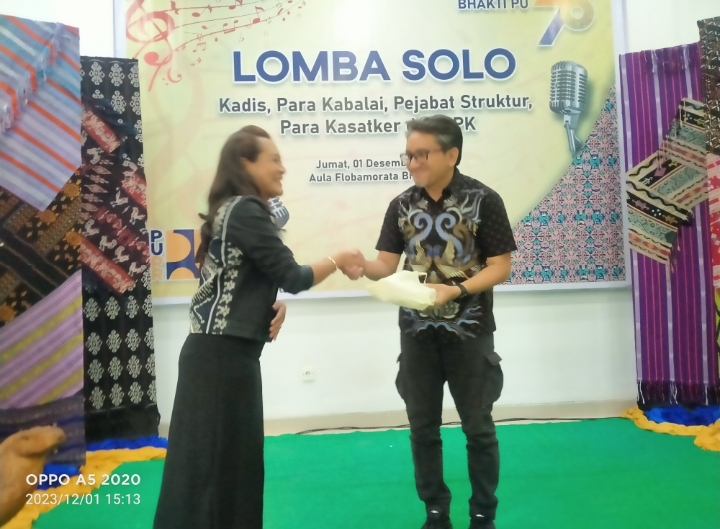 Kasatker PJN Wilayah II dan PPK 1.2 Provinsi NTT Raih Juara Favorit Pada Lomba Menyanyi Solo