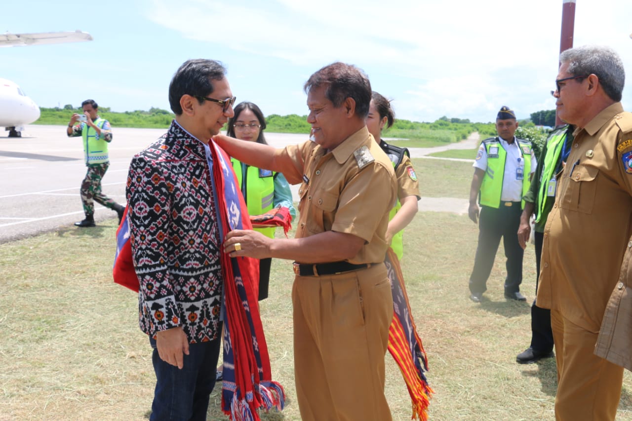 Penjabat Gubernur NTT Tinjau Lokasi Pembangunan PLTS di Pulau Sumba