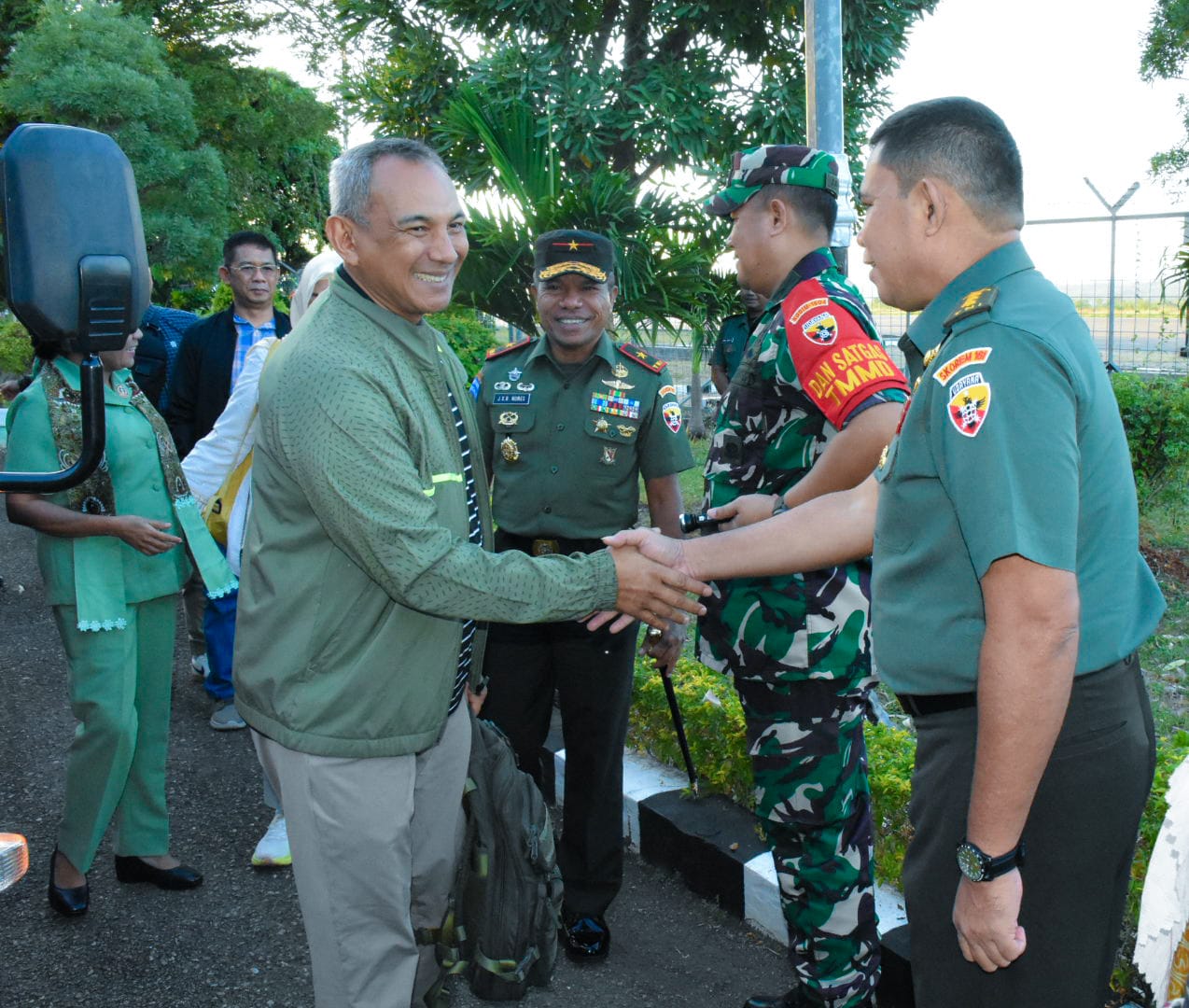 Danrem 161/Wira Sakti Sambut Tim Puldata Bidang Jahpers Mabesad Di Bandara El Tari Kupang.