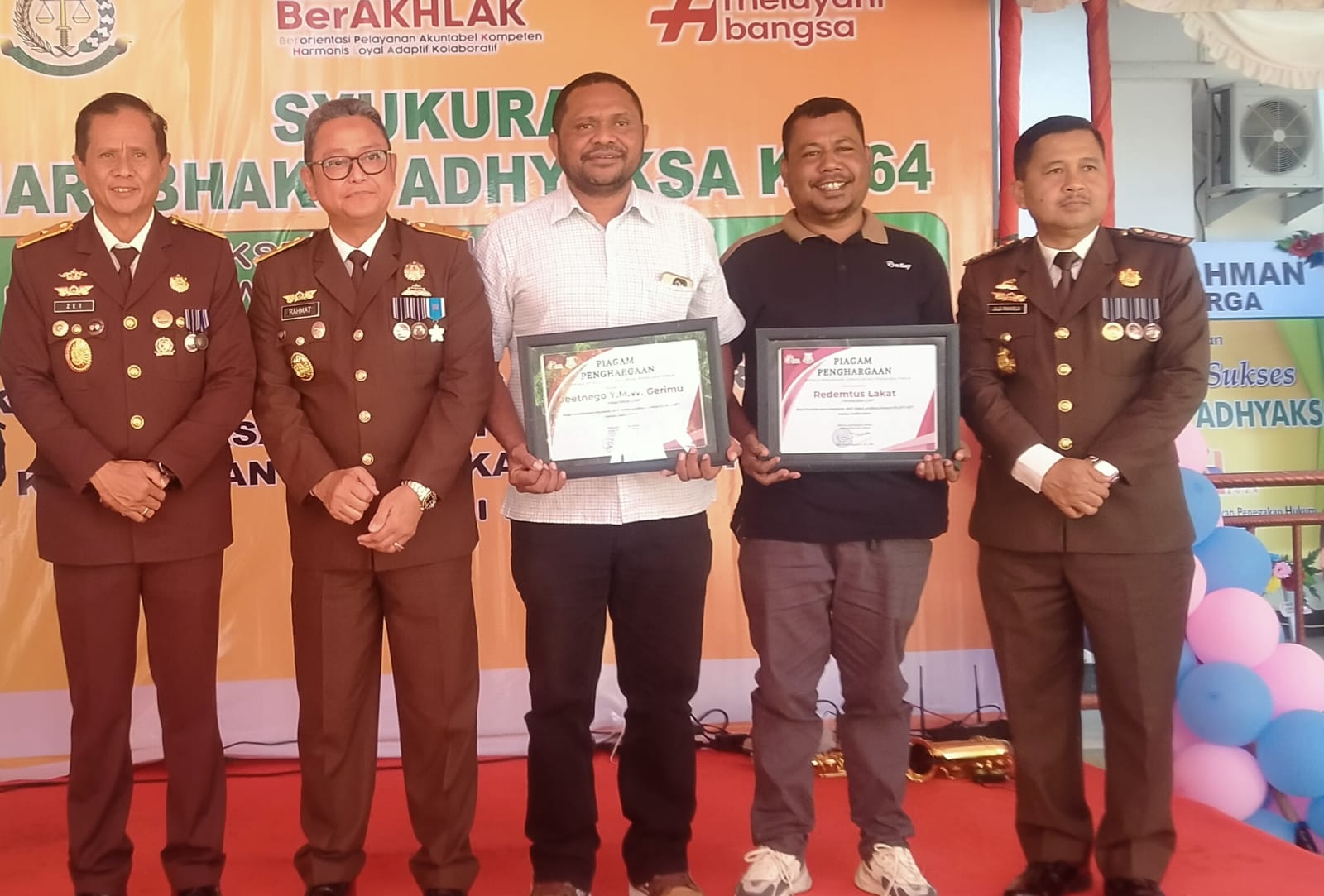 Wartawan Penatimor dan Okenusra Dianugerahi Penghargaan dari Kejati NTT