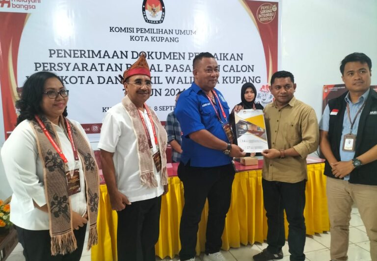 Pasangan Jeriko - Adinda Serahkan Dokumen Perbaikan Persyaratan Calon ke KPU