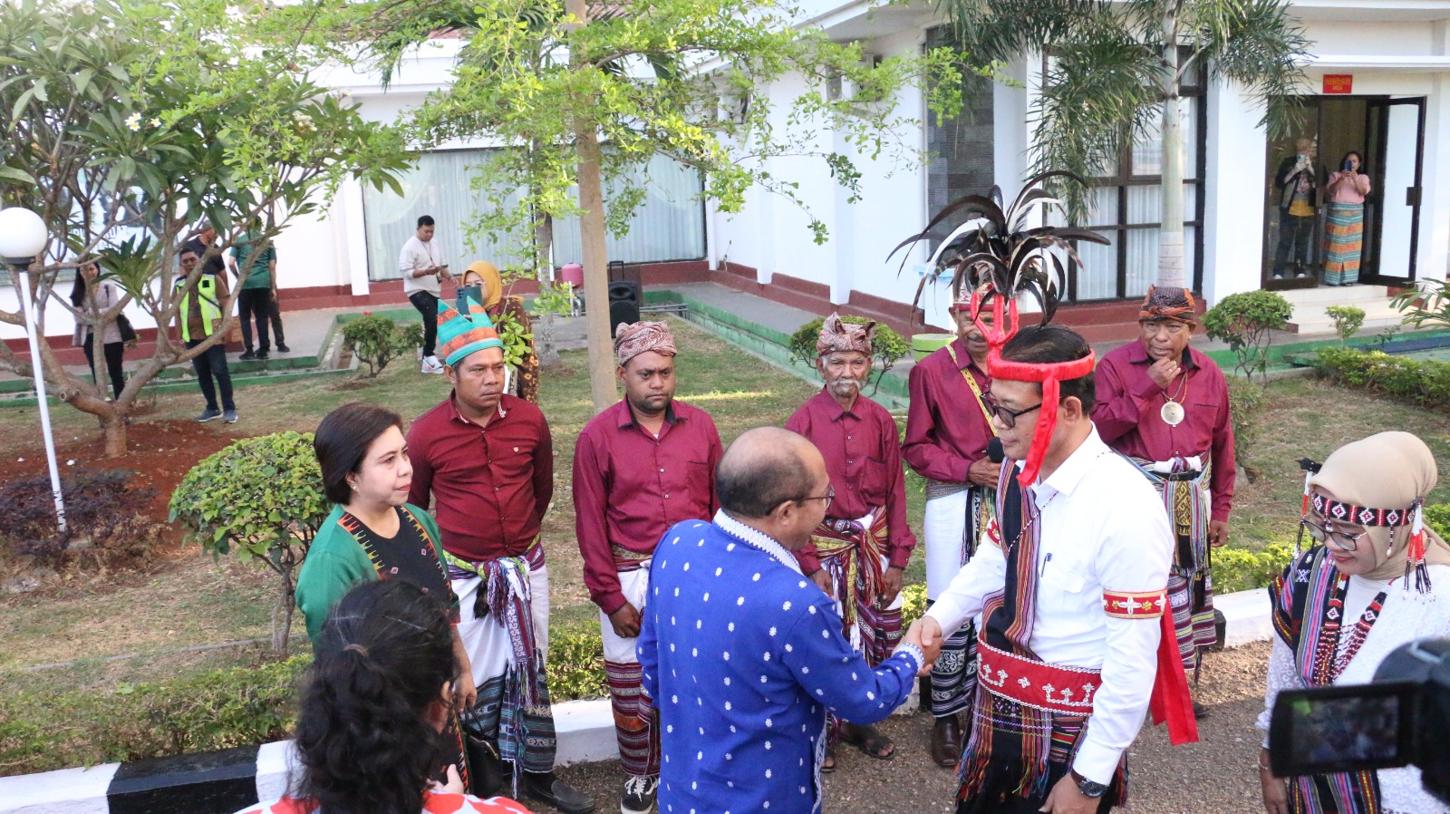 Tiba di NTT, Pj. Gubernur NTT Andriko Noto Susanto Disambut Secara Adat