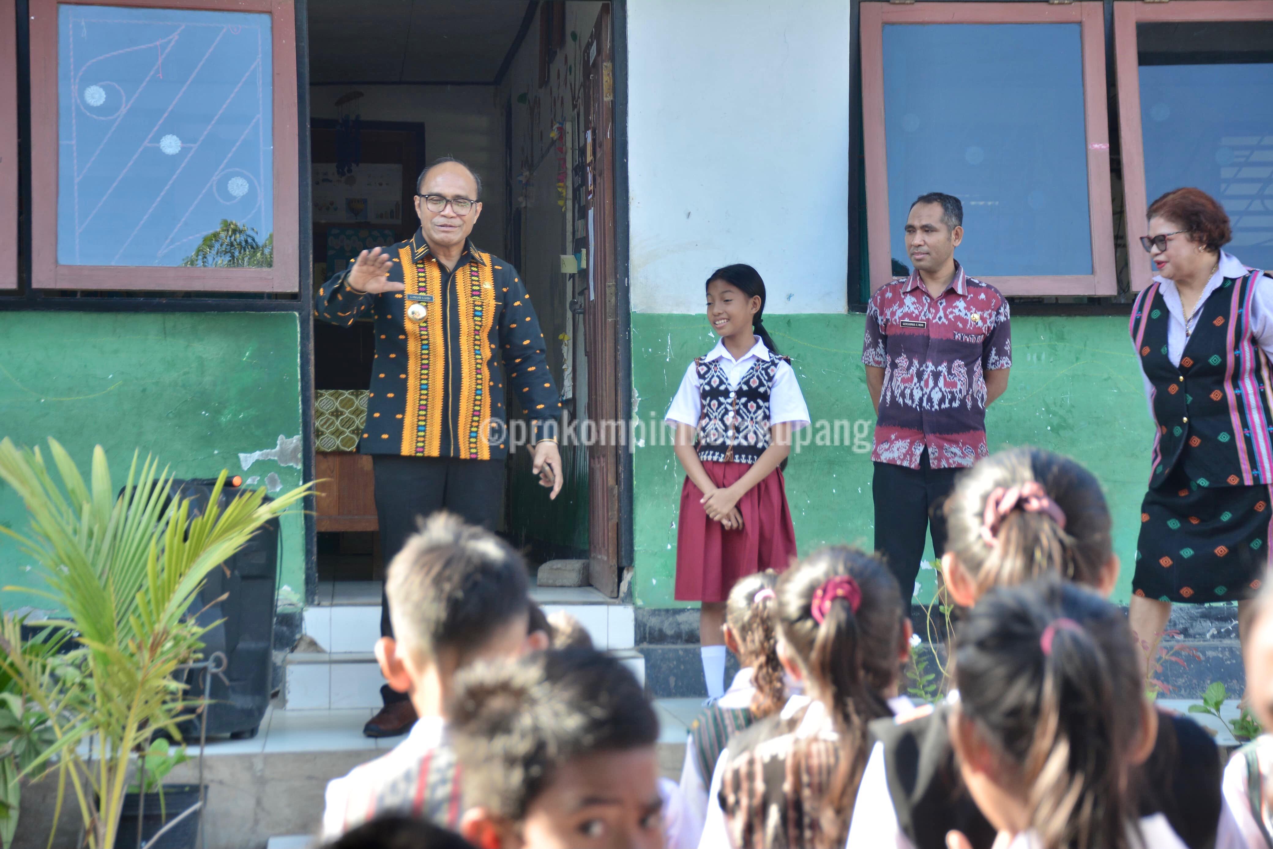 Kunjungi Sekolah di Kota Kupang, Pj. Wali Kota Kupang Tekankan Pentingnya Peningkatan Kualitas Pendidikan