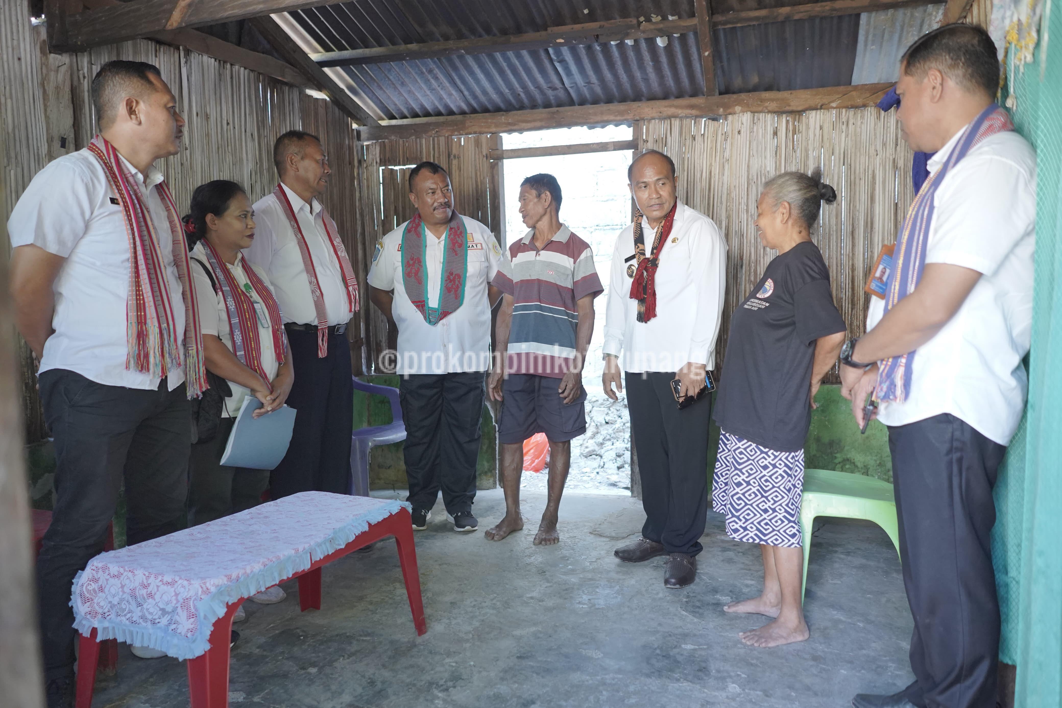 Pastikan Bantuan Rumah Layak Huni Tepat Sasaran Bagi Masyarakat Berpenghasilan Rendah, Pj. Wali Kota Kupang Kunjungi Masyarakat Penerima Bantuan