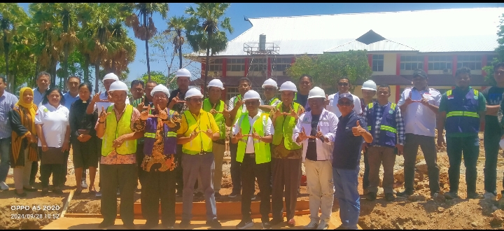 Rektor Undana Lakukan Peletakan Batu Pertama Pembangunan Gedung Kuliah Fakultas Hukum