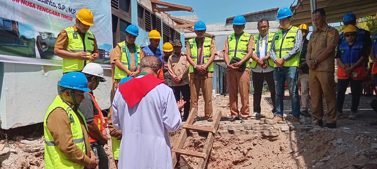 Sekda NTT Letakan Batu Pertama Pembangunan Gedung Kantor Dinas Sosial Provinsi NTT